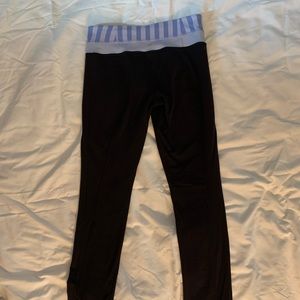 Lululemon Yoga Pangs